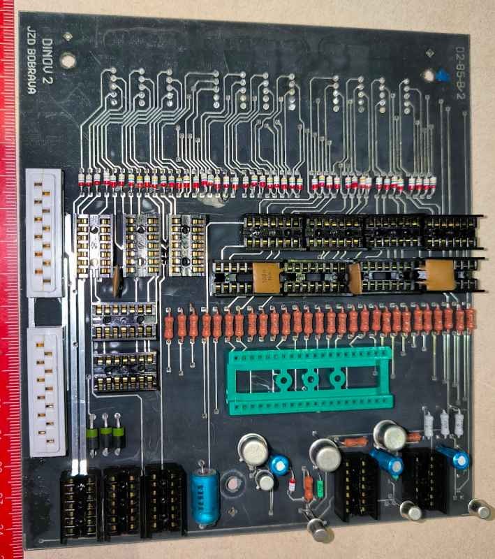 deska-252 -  deska osazena  dle foto .. na rozebrání na ND