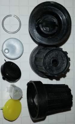 knoflík plastový na d=6mm, hnědá krytka