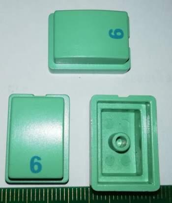 knoflík plastový zelený - číslo 9