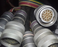 šroubovací konektor 19 pin samice pájená  .. cena na dotaz / price on request