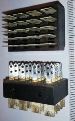 konektor 4x5 pin nožový samec  .. cena na dotaz / price on request