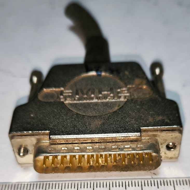 konektor-425 -konektor cannon 25pin samec v krytce FMH3, dle foto, na repasi, použité