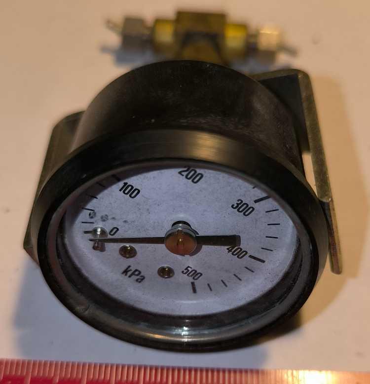 manometr 0- 500kPa,40mm, z demontáže  (013)
