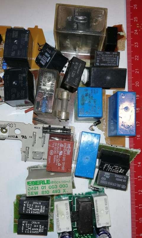 zapájené relátka,  mix 20ks za 90Kč  - (007)