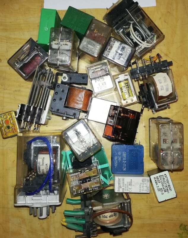 není skladem - pájené relátka,  mix 20ks za 90Kč  - (014))