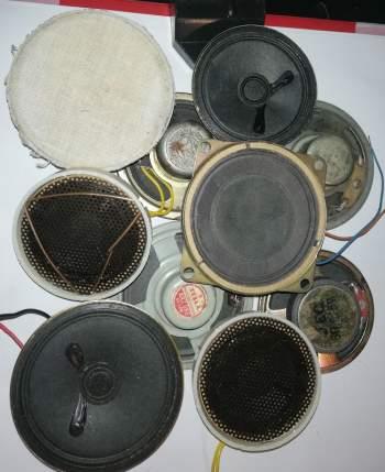 starší malé reproduktory, mix 10ks za 60Kč