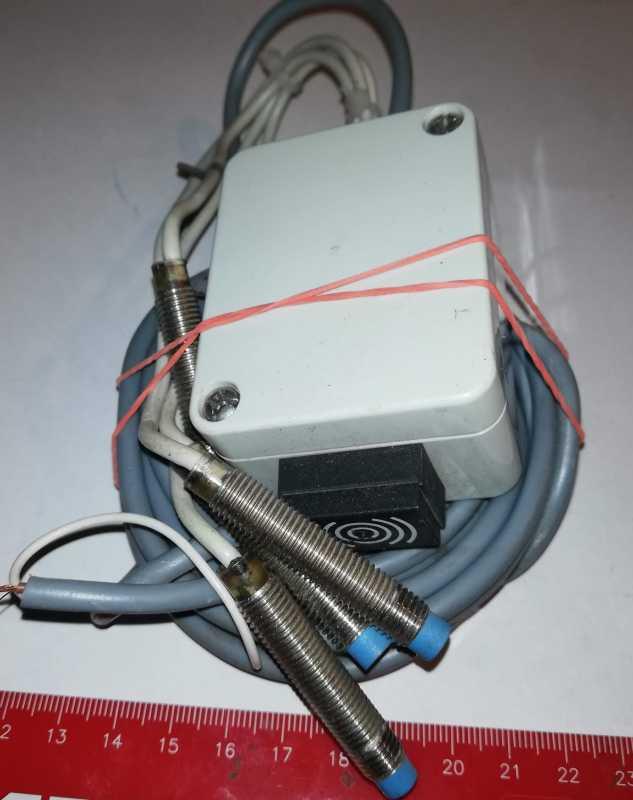 neupřesněný modul z automatizace (105) s čidly 4x IM08-04NPO-ZW1