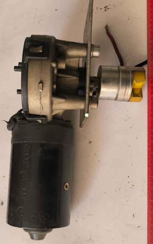 motor s převodovkou - BOSCH 058 04-04-23 2 , 0390241354 CEP 12V - otestován na 12Vdc  .. použitý / used   .. cena na dotaz / price on request