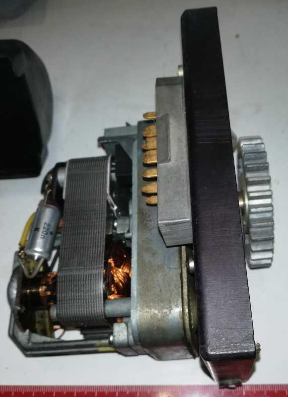 motor s převodovkou - nepřesné značení (002), stav neznámý    .. cena na dotaz / price on request