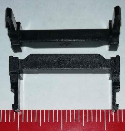 plastová úchytka z samořezných konektorů ( 22mm 16P )  .. balení 64ks za 100Kč