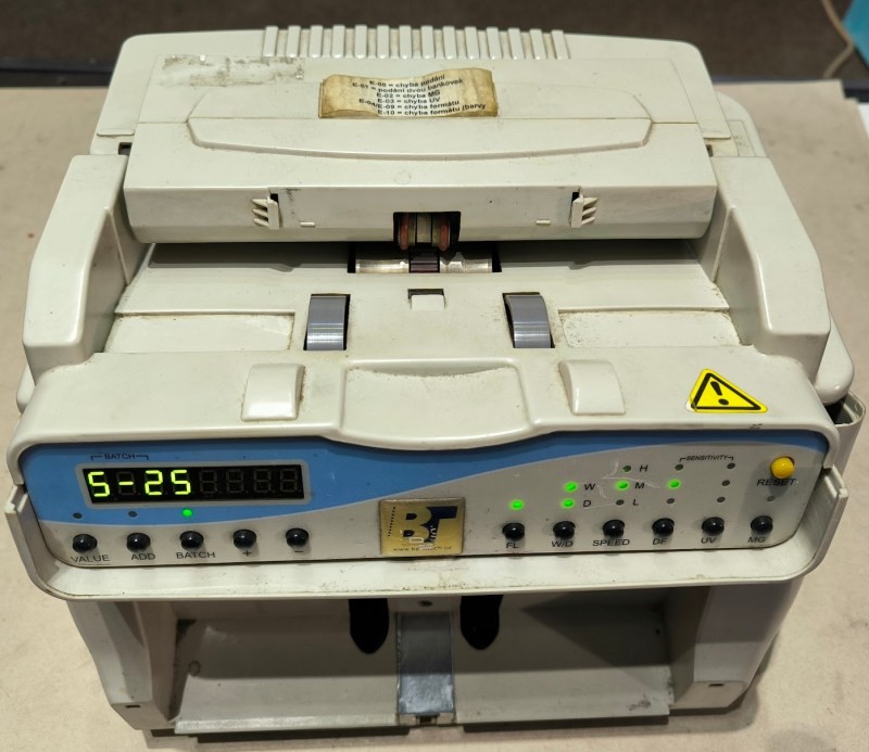 PRG910+PROCOIN - počítačka bankovek, starý typ, určeno na náhradní díly  .. , viz foto,