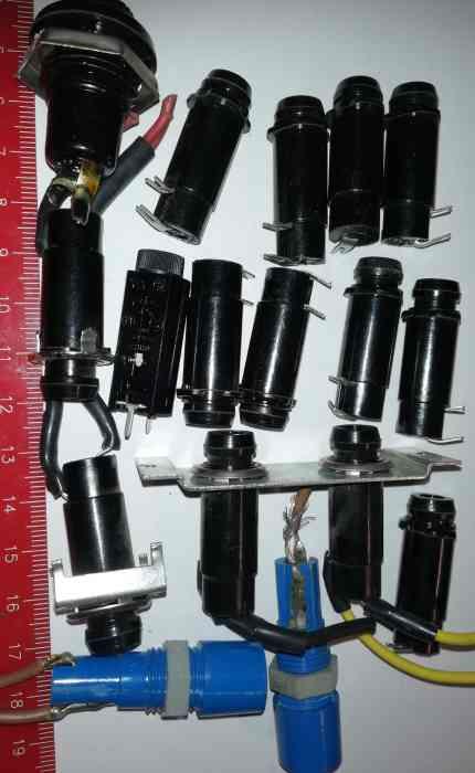 není skladem - Pojistkové pouzdra na 5x20mm pojistky (005) .. mix 17ks za 70 Kč