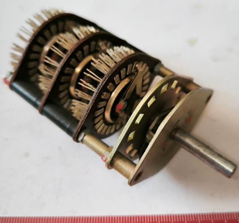 přepínač 13 poloh, 3 patra, nový, se zarážkou snastavenou na všechny polohy