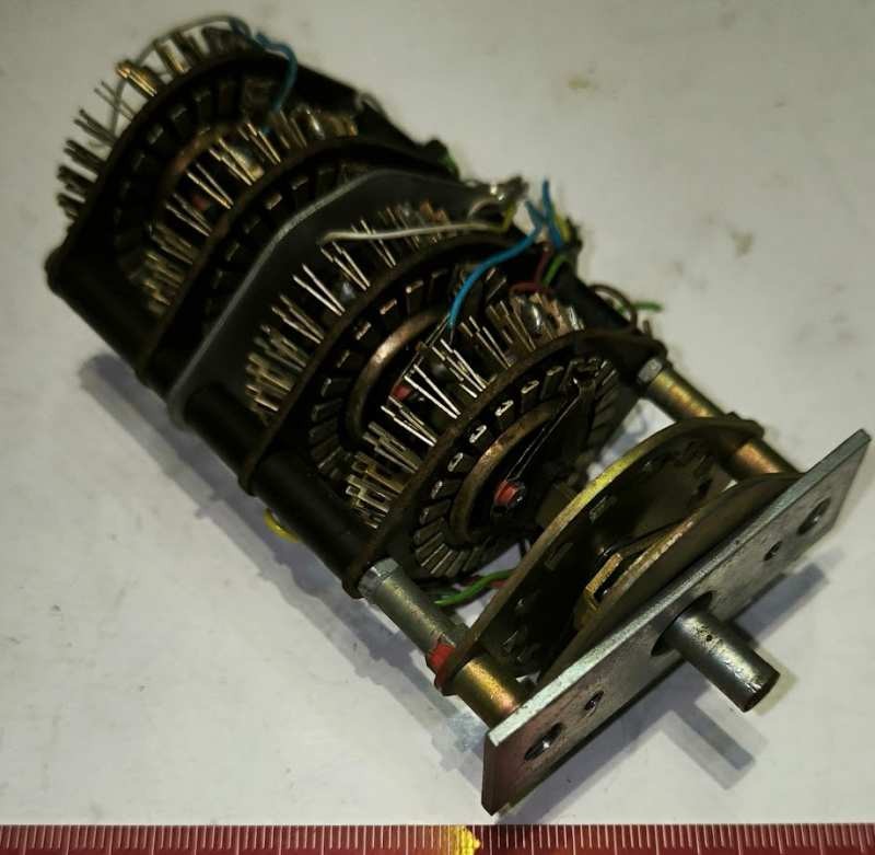 přepínač 13 poloh, 4 patra, pájený, se zarážkou nastavenou na 5 poloh