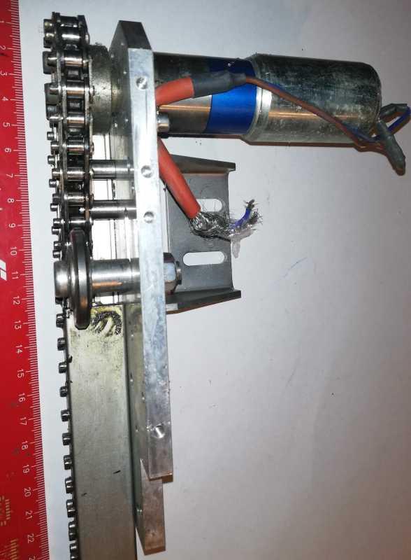 řetězový pohon 82cm s motorkem FAULHABER 3557K024C 24V s převodovkou