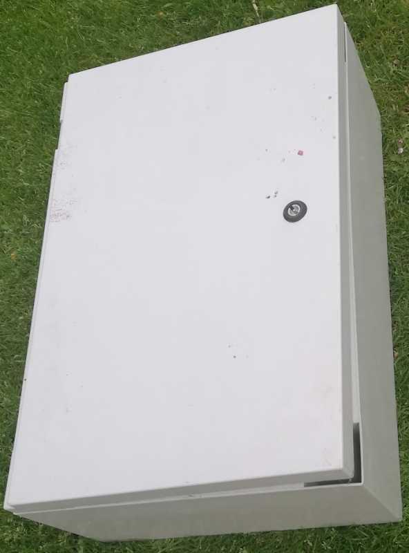 není skladem - plastová rozvaděčová skříň 61x42x23 cm, starší, 6,6kg