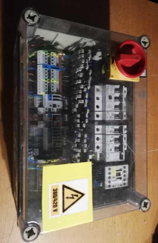 není skladem - montažní skříň vybavená dle foto, z demontáže