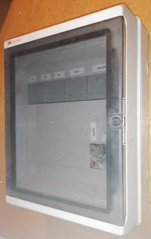 není skladem - montažní skříň ABB 12754020, starší, upravovaná