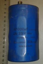 C 47.000uF 25V staré
