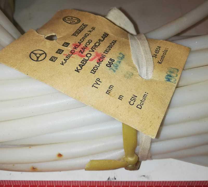 silikonová izolační trubička 7x0,7mm typ 068, bílá ... balení 4m za 90Kč