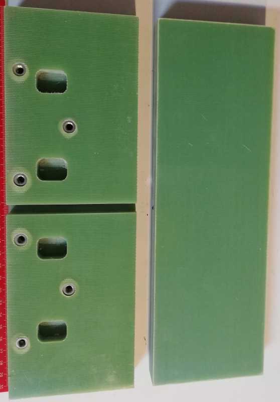 sklotextilová deska (067) , opracovaná (držák vývodů) .. 293x97x21mm, cca 1036g