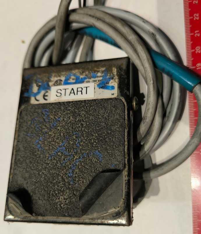 Linemaster T-91-S Foot Switch, SPDT, Metal, Black, SinglePedal, 15A, 30VAC  .. použitý / used  -  z demontáže, otestován