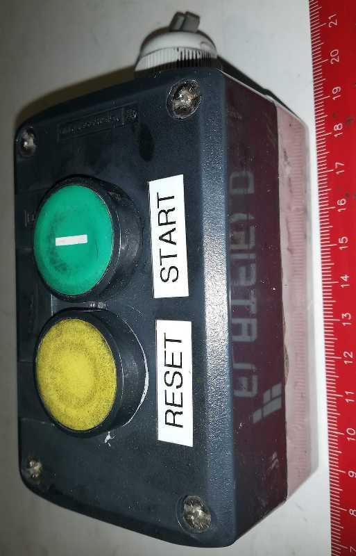 Spínací krabička s 3xZENL1111, 1x ZEN-L1121 .. použitý/used