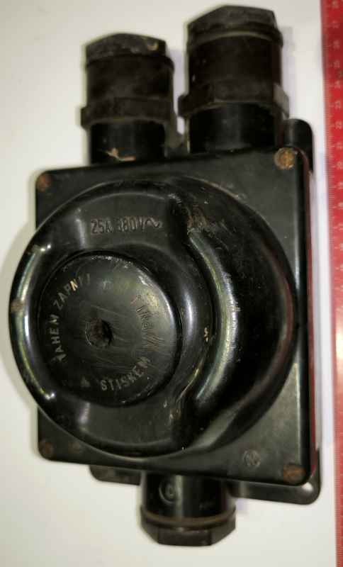 Stiskem vypni Tahem zapni , kompletní , 25A (003) .. na rekonstrukci