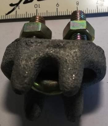 kovová svorka - rozteč 20mm