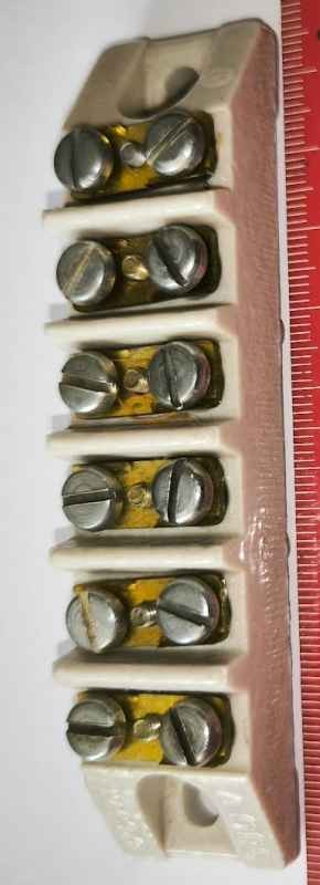Keramická svorkovnice 105 x 24 x 20 mm, SEZ, 380V