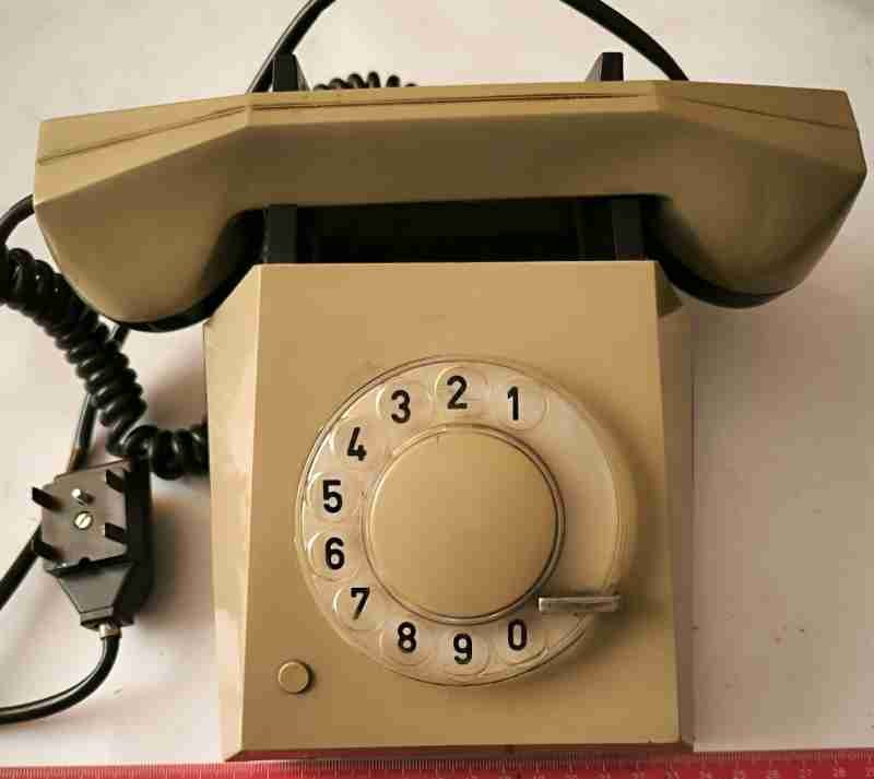 telefon-006 - starý telefonní přístroj, na památku  .. cena na dotaz / price on request