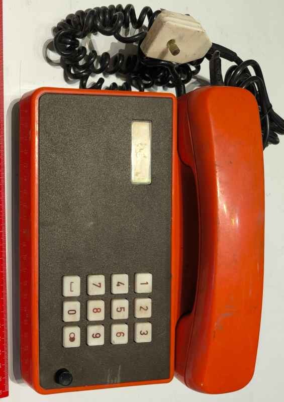 telefon-009 - starý telefonní přístroj, na památku  .. cena na dotaz / price on request