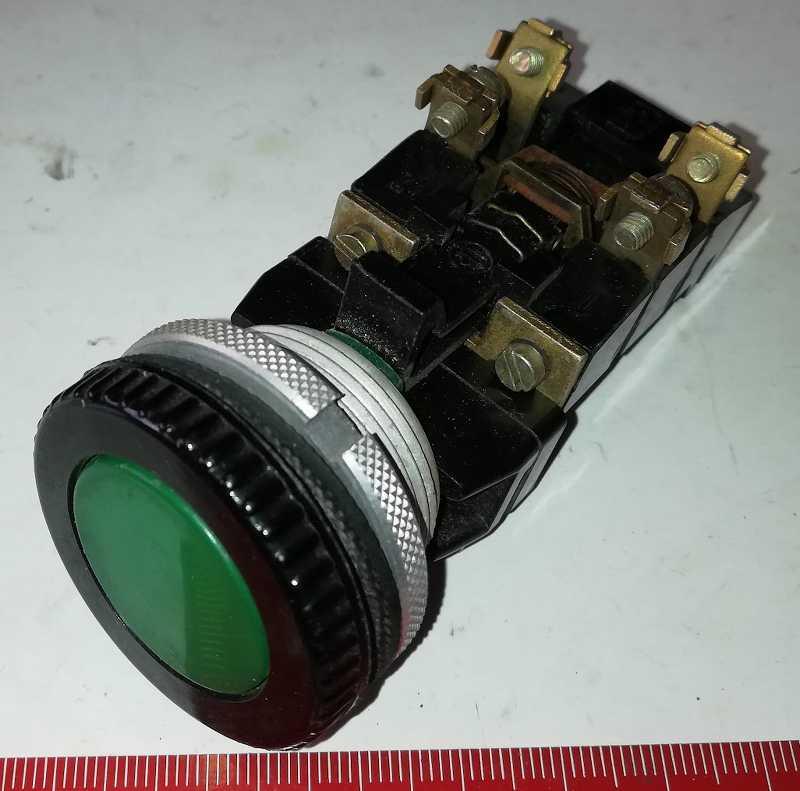 tlacitko-010 - zelené, starší typ, dle foto   .. cena na dotaz / price on request