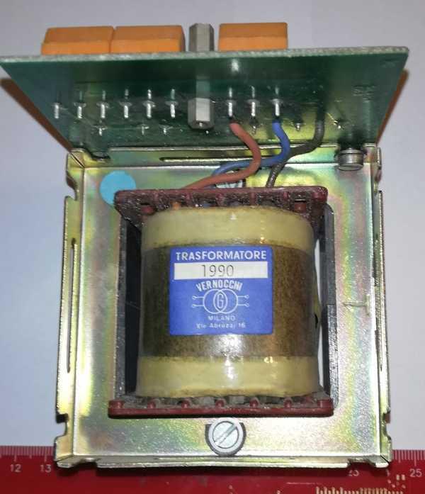 transformátor 110V/220V, starší typ, nutno proměřit, bez záruky, 80x80x80mm