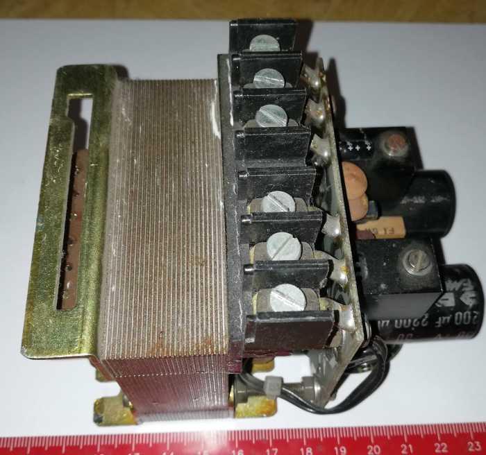 není skladem - transformátor CASTEL na ND, starší typ, nutno proměřit, bez záruky, 60x75x60mm