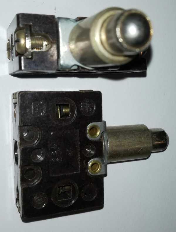 mikrospínač u493, starší varianta 3594-83603, kulička v hlavičce, bez závitu, 4 šroubky