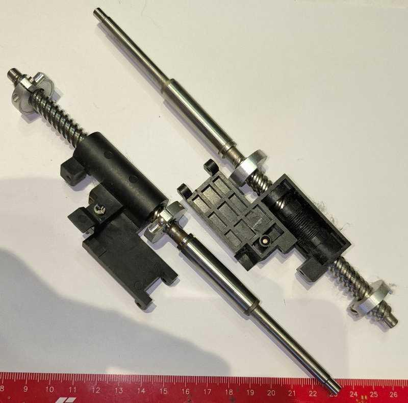 unášeč šroubový, celková délka 215mm,  z demontáže  .. použitý / used