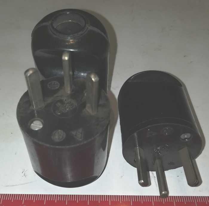 stará vidlice vzor C -  220Vdc